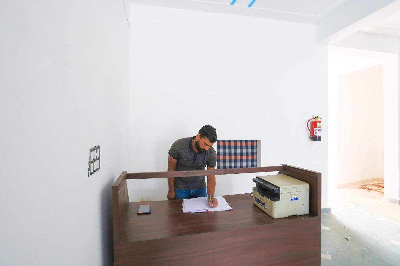 Oyo Flagship 62980 Shiva Residency Ξενοδοχείο Garhi Harsaru Εξωτερικό φωτογραφία